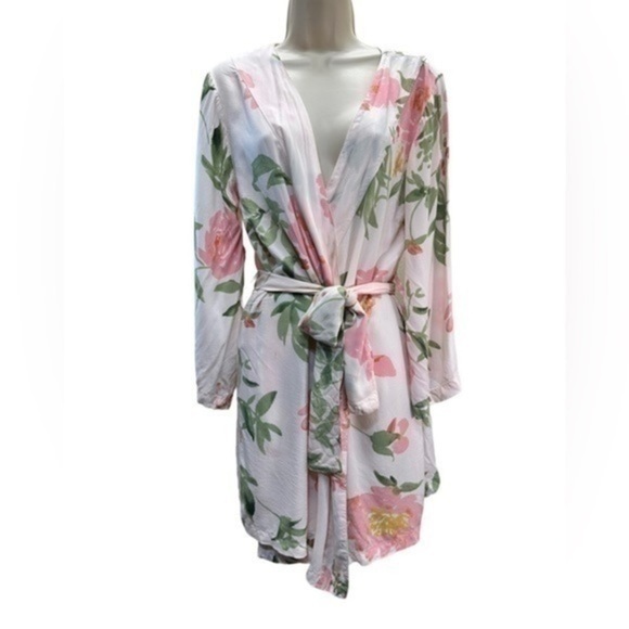 Copy -PLUM PRETTY SUGAR PINK FLORAL ROBE LOUNGEWEAR - Picture 1 of 7